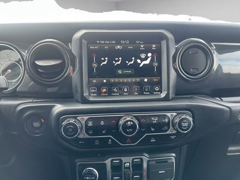 Used 2022 Jeep Gladiator Sport AWD/4WD image 18