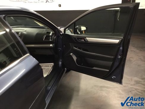 Used 2017 Subaru Legacy 2.5i Premium AWD/4WD image 39
