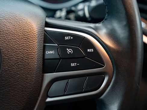 Used 2019 Jeep Cherokee Latitude Plus w/ Comfort/Convenience Group AWD/4WD image 15