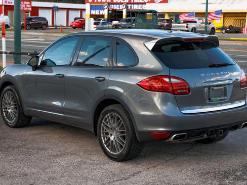 Used 2014 Porsche Cayenne Platinum Edition image 10