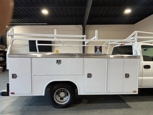 Used 2003 Chevrolet Silverado 3500 2WD Regular Cab image 8