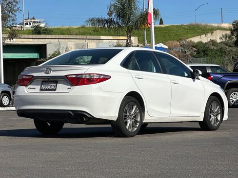 Used 2017 Toyota Camry SE image 5