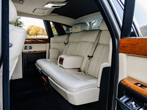 Used 2014 Rolls-Royce Phantom Sedan image 79