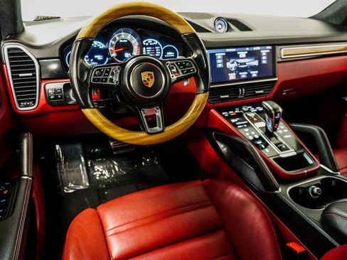 Used 2021 Porsche Cayenne Turbo image 30