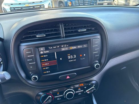 Used 2025 Kia Soul LX w/ LX Technology Package FWD image 20