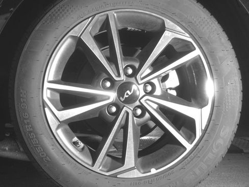 Used 2024 Kia Forte LXS image 14