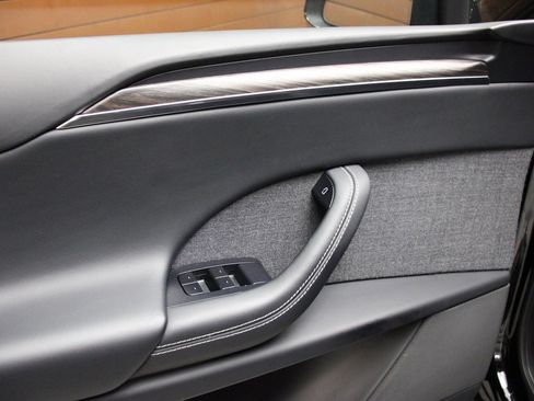 Used 2023 Tesla Model X image 39