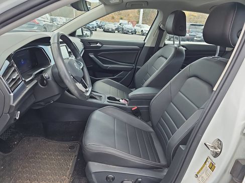 Used 2022 Volkswagen Jetta SE FWD image 16