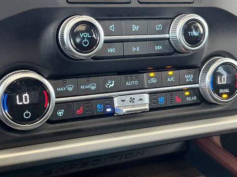 Used 2023 Ford Expedition Limited image 27