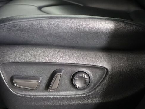 Used 2023 Toyota Highlander XLE FWD image 23