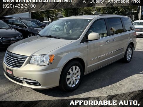 Used 2016 Chrysler Town & Country Touring w/ Driver Convenience Group image 1
