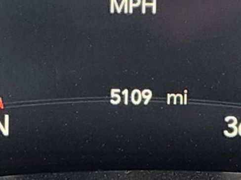 Used 2026 Chrysler Pacifica Select image 9