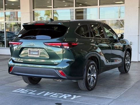 Certified 2024 Toyota Highlander XLE image 12