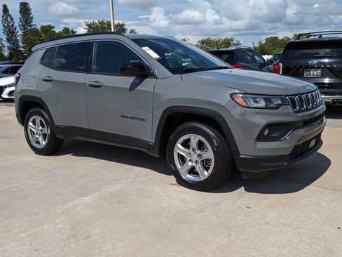 Used 2024 Jeep Compass Latitude w/ Altitude Special Edition AWD/4WD image 2