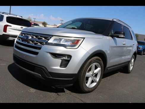 Used 2018 Ford Explorer XLT w/ Equipment Group 201A FWD image 2