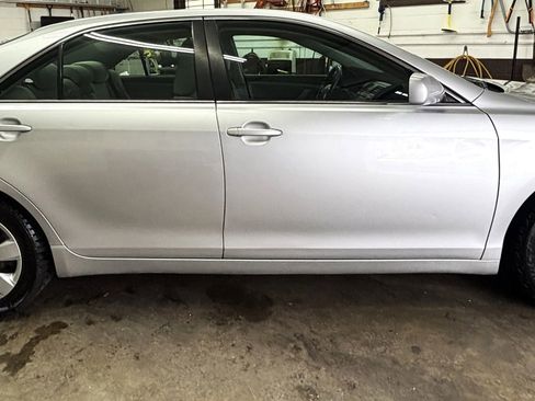 Used 2009 Toyota Camry LE FWD image 6