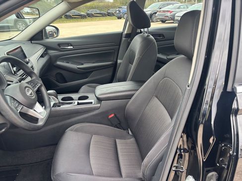 Used 2025 Nissan Altima 2.5 SV image 24