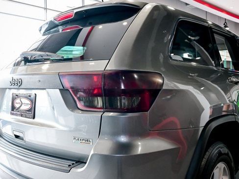 Used 2012 Jeep Grand Cherokee Laredo w/ Laredo E Group AWD/4WD image 11