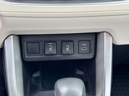 Used 2024 Toyota Corolla Cross XLE image 22