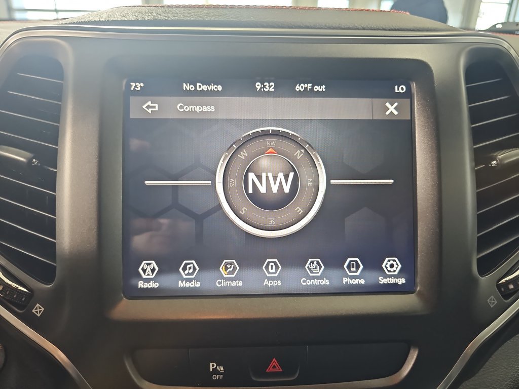 Used 2019 Jeep Cherokee Trailhawk AWD/4WD image 28