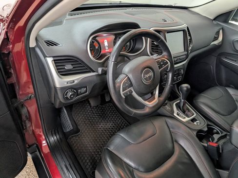 Used 2016 Jeep Cherokee Trailhawk w/ Leather Interior Group AWD/4WD image 8