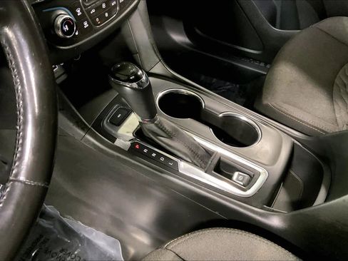 Used 2019 Chevrolet Equinox LT image 16
