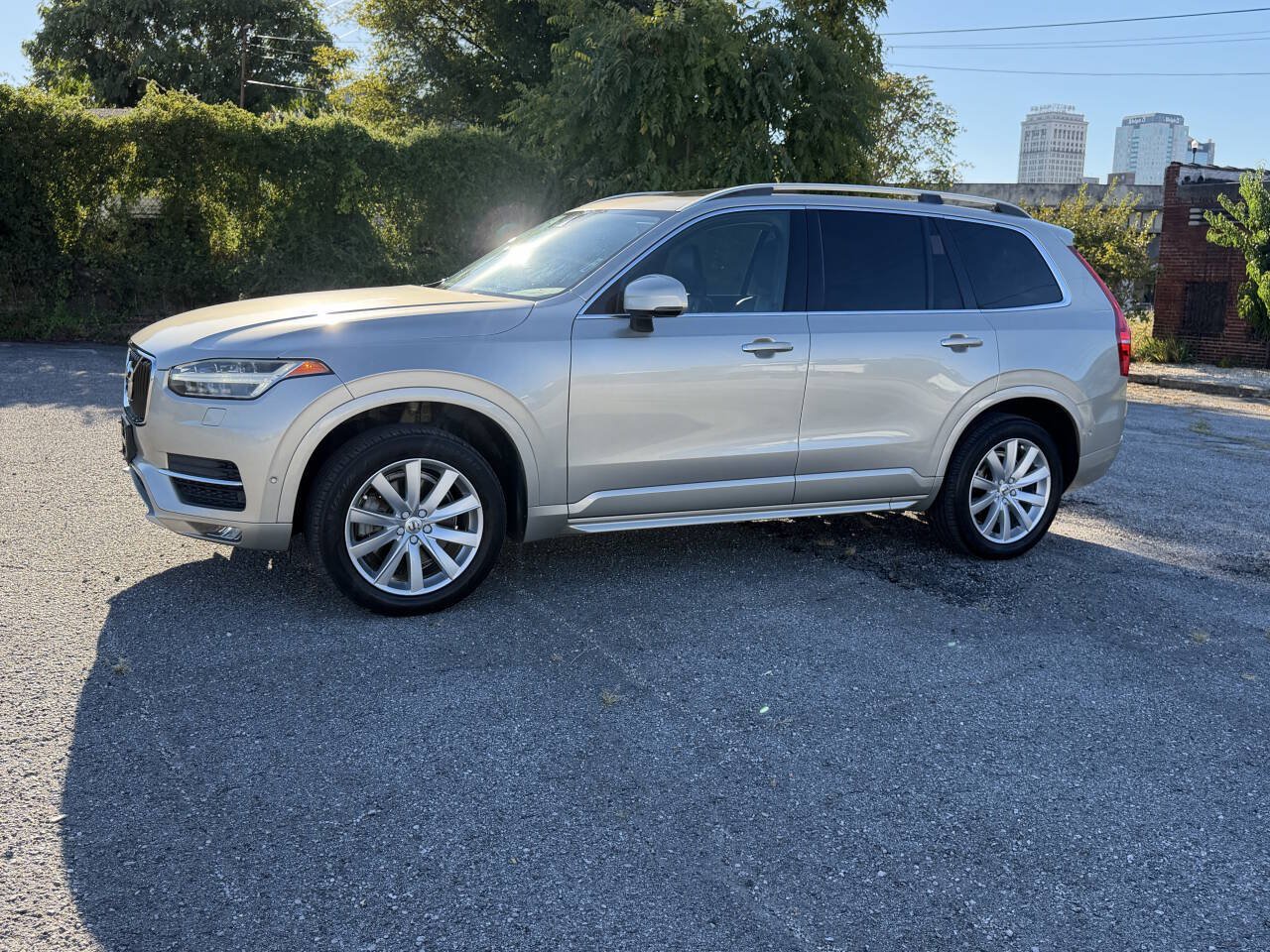 Used 2017 Volvo XC90 T6 Momentum w/ Vision Package AWD/4WD image 1