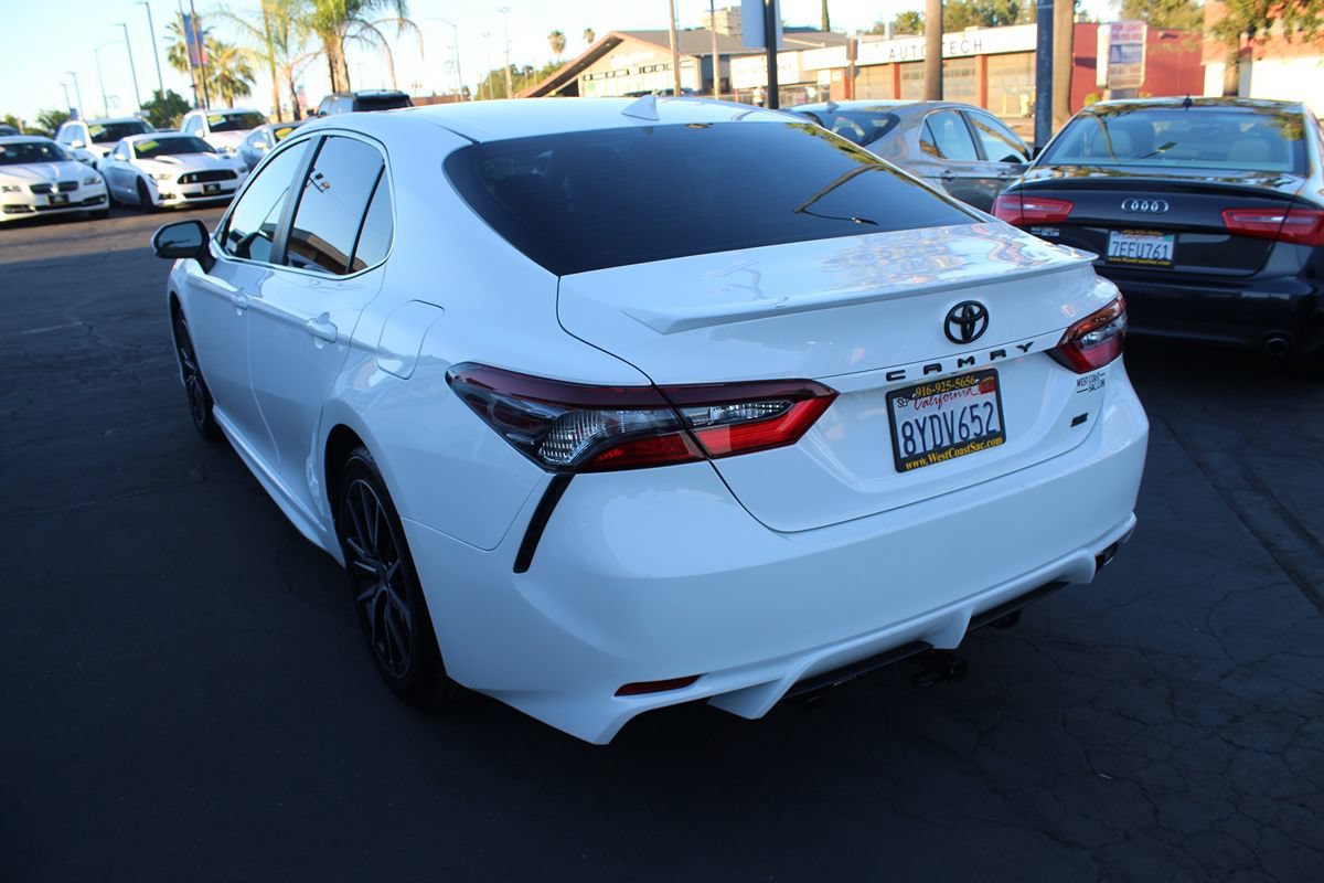 Used 2022 Toyota Camry SE w/ Carpet Mat Package (TMS) FWD image 5