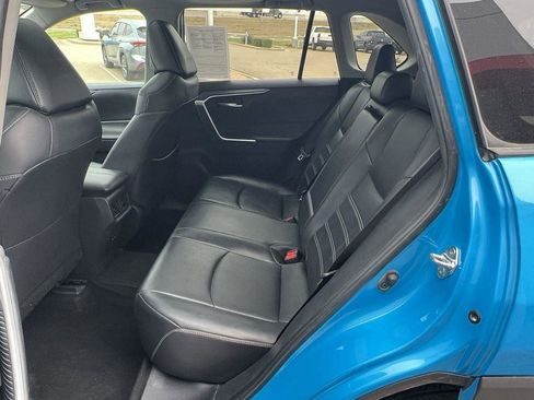 Used 2020 Toyota RAV4 XLE Premium image 12