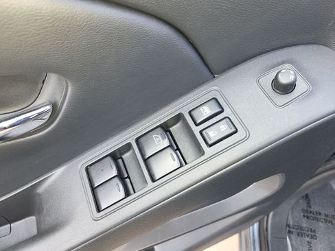 Certified 2025 Nissan Frontier SV image 5