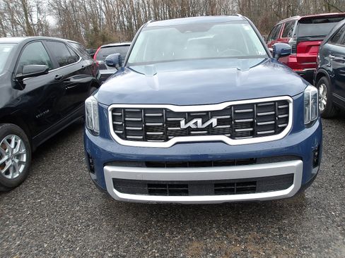 Used 2023 Kia Telluride S w/ S Sunroof Package image 1