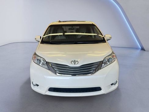 Used 2014 Toyota Sienna Limited w/ Limited Premium Package FWD image 2