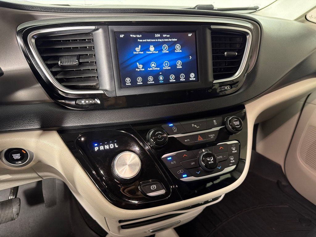 Used 2020 Chrysler Pacifica Touring-L FWD image 15