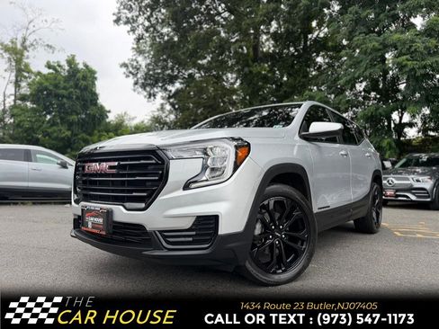 Used 2022 GMC Terrain SLE w/ Driver Convenience Package AWD/4WD image 2