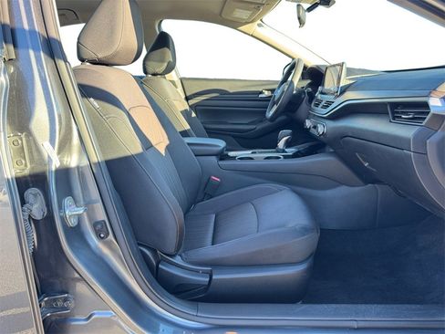 Used 2024 Nissan Altima 2.5 SV image 15