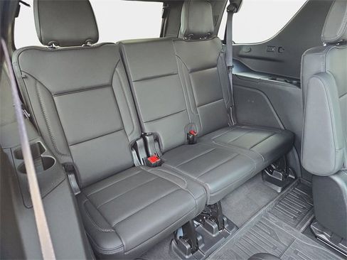 Used 2024 GMC Yukon Denali w/ Advanced Technology Package image 16