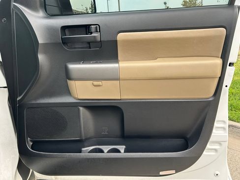 Used 2014 Toyota Sequoia SR5 AWD/4WD image 29