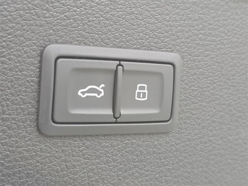 Used 2023 Audi Q5 2.0T Premium w/ Convenience Package image 30