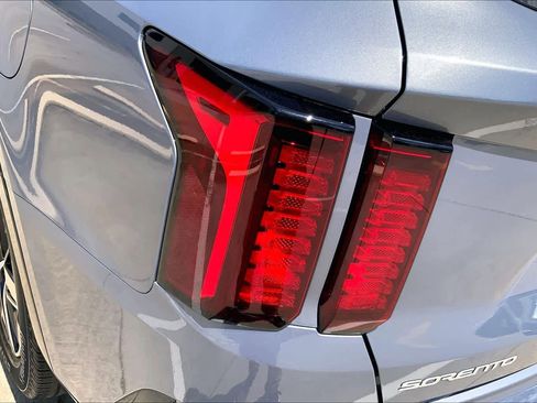Used 2023 Kia Sorento S w/ Panoramic Sunroof Package FWD image 27