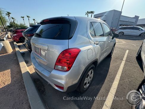 Used 2018 Chevrolet Trax LS FWD image 4