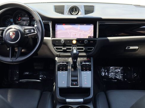 Certified 2023 Porsche Macan AWD/4WD image 20