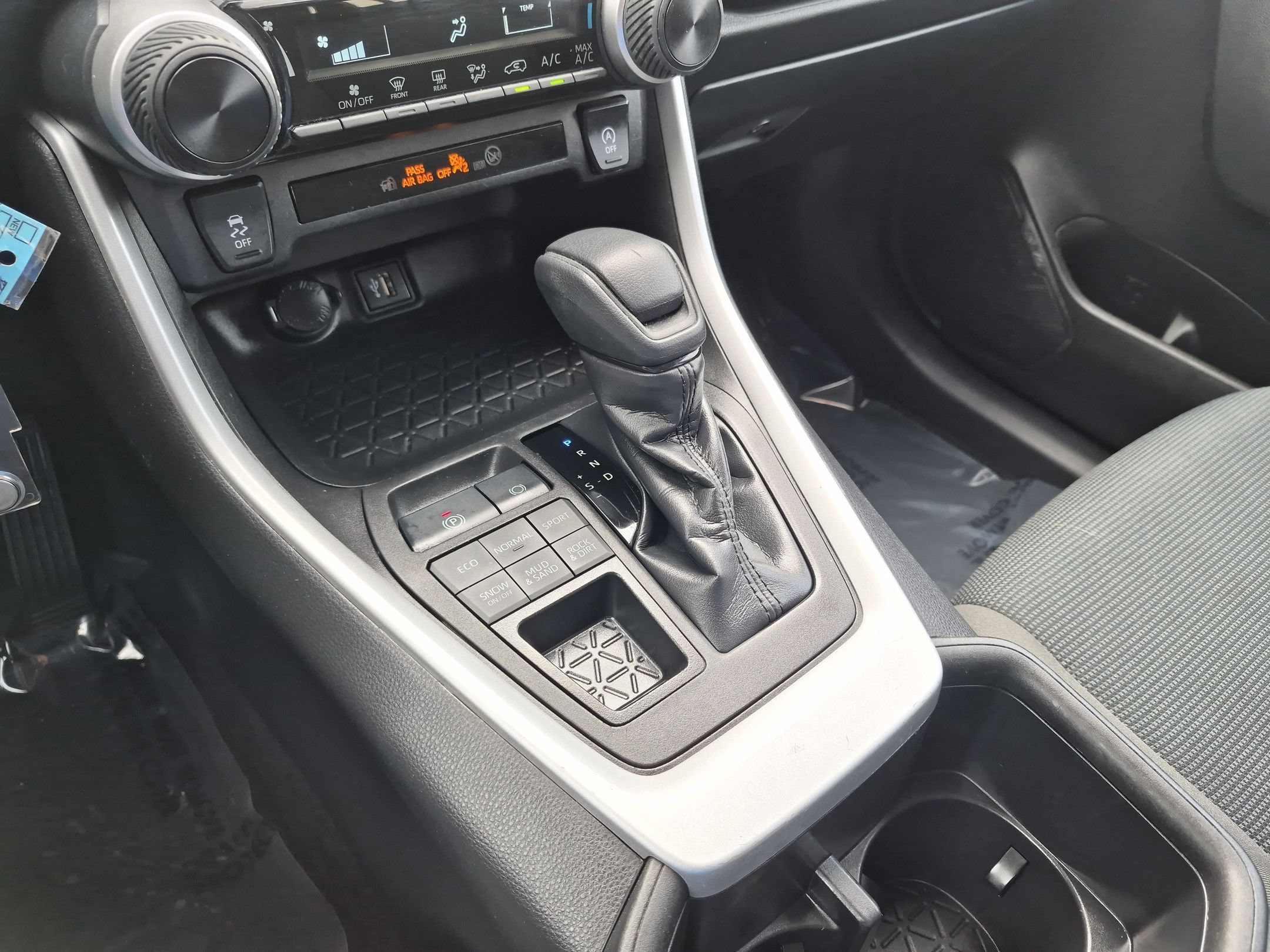 Used 2023 Toyota RAV4 LE AWD/4WD image 20