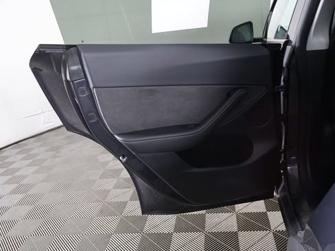 Used 2024 Tesla Model Y Long Range RWD image 33