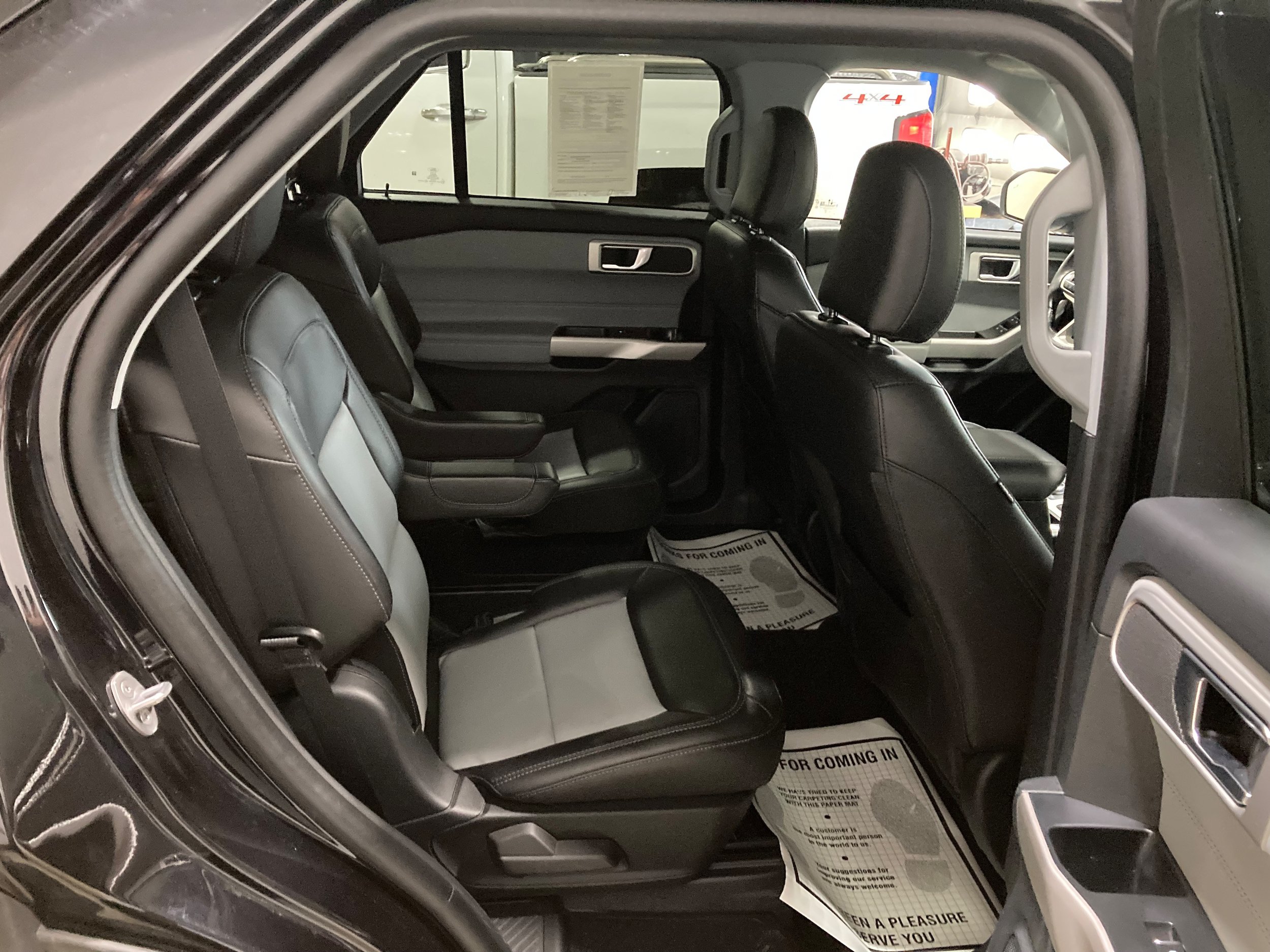 Used 2023 Ford Explorer XLT w/ Equipment Group 202A AWD/4WD image 7