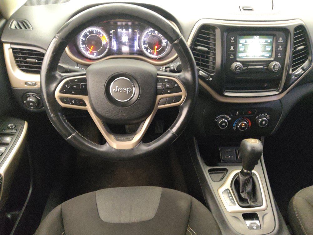 Used 2018 Jeep Cherokee Latitude w/ Altitude Package FWD image 22