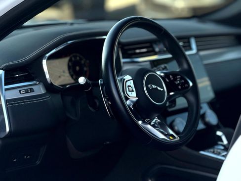 Used 2024 Jaguar F-PACE R-Dynamic S image 8