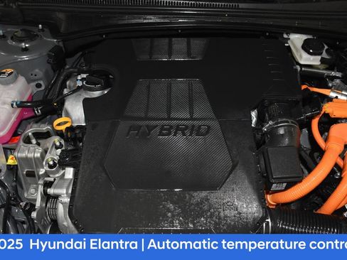 Used 2025 Hyundai Elantra Limited FWD image 8