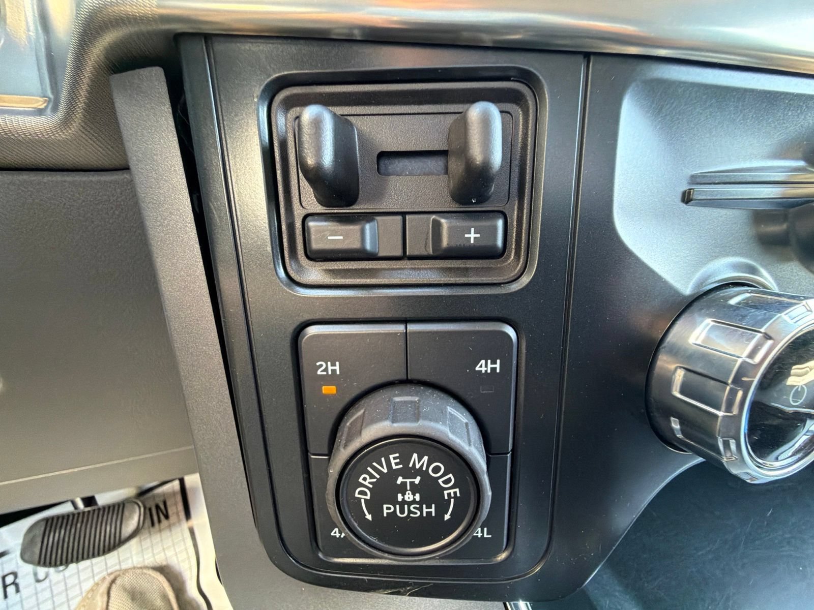 Used 2025 Ford F150 Lariat w/ Equipment Group 501A Mid AWD/4WD image 18