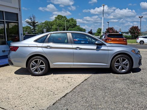 Used 2023 Volkswagen Jetta SE FWD image 7