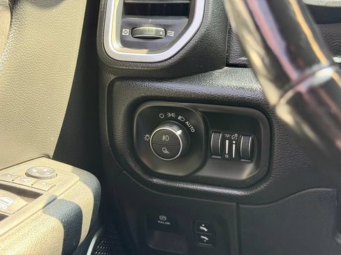 Used 2019 RAM 1500 Big Horn AWD/4WD image 18